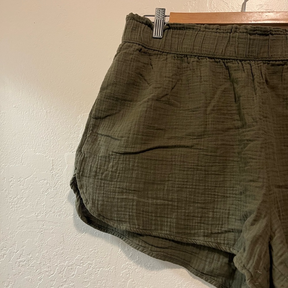 Universal Thread Green Shorts - Picture 2 of 7